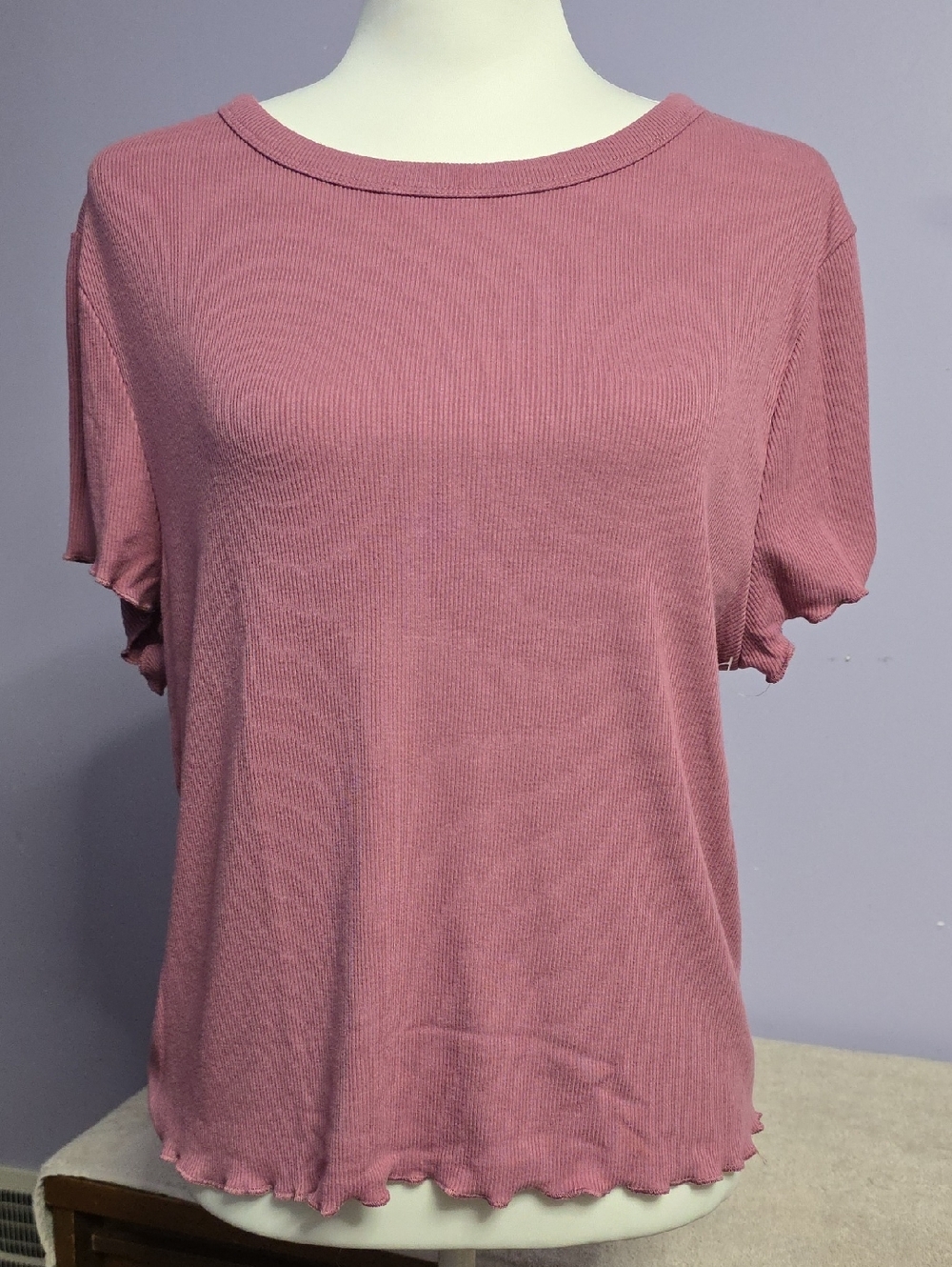 Women’s Ribbed Short Sleeve Tee in Mauve Pink